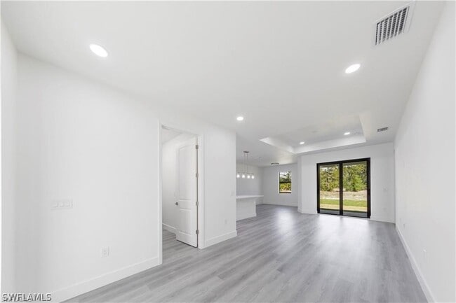 1137 Damen St E in Lehigh Acres, FL - Building Photo - Building Photo