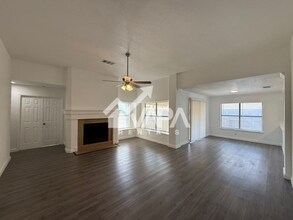 7230 Grassy Trail in San Antonio, TX - Building Photo - Building Photo