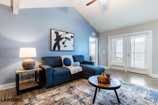 305 Laredo Dr, Unit 2-306 in Cocoa, FL - Building Photo