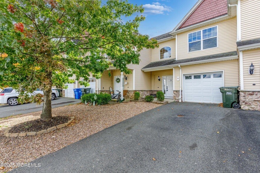 100 Pine St in Lakehurst, NJ - Building Photo