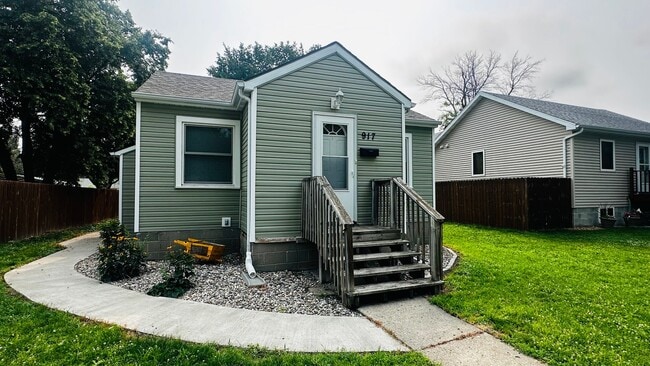 property at 917 S 3rd St