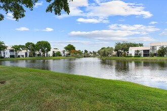 609 Bridgewood Dr in Boca Raton, FL - Foto de edificio - Building Photo