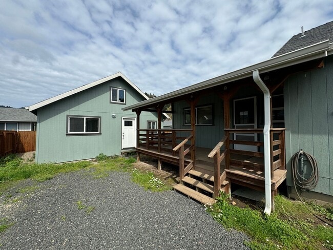 212 Moreland Ave in Drain, OR - Building Photo - Building Photo