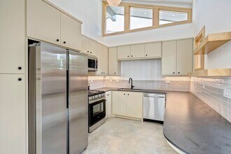 907 Kern St, Unit A in Houston, TX - Building Photo - Building Photo