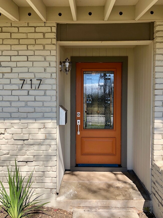 property at 717 Oblate Dr