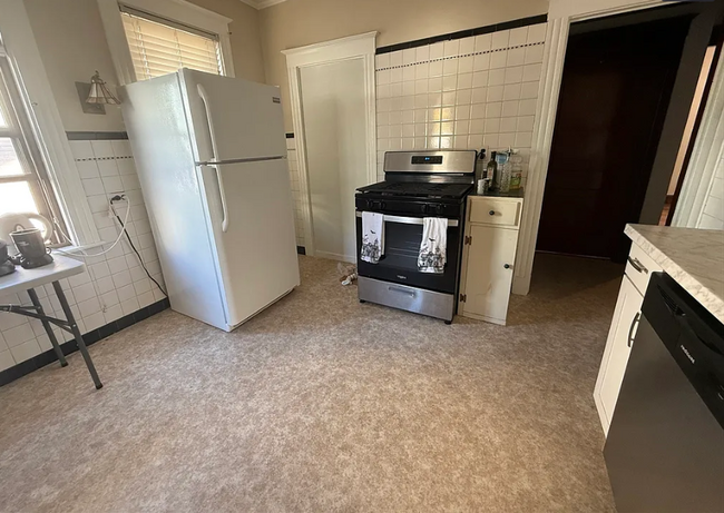 55 Frederick Ave, Unit 2 in Medford, MA - Foto de edificio - Building Photo