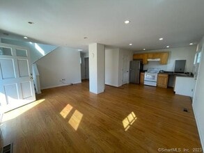 322 Portland Ave in Ridgefield, CT - Building Photo - Building Photo