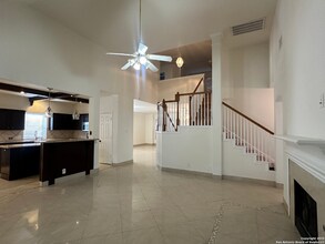 12360Hart Crest in Shavano Park, TX - Foto de edificio - Building Photo