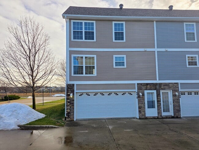 4410-4152 152nd St in Urbandale, IA - Building Photo - Building Photo