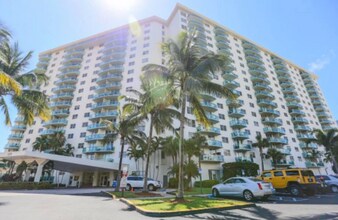19370 Collins Ave, Unit 724 in Sunny Isles Beach, FL - Building Photo - Building Photo