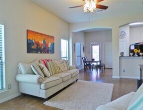 2711 Silver Oak Dr in College Station, TX - Foto de edificio - Building Photo