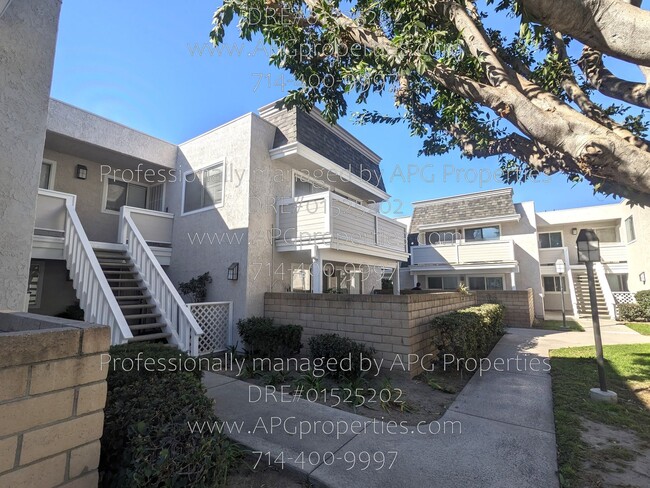 125 W South St in Anaheim, CA - Foto de edificio - Building Photo