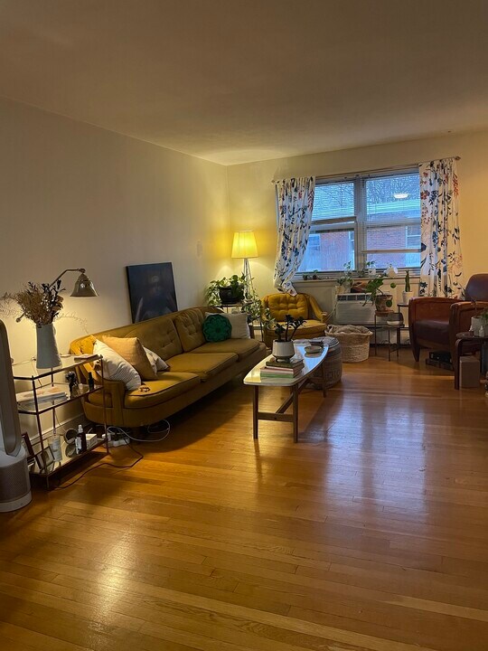 8 Commonwealth Ct, Unit 14 in Boston, MA - Building Photo