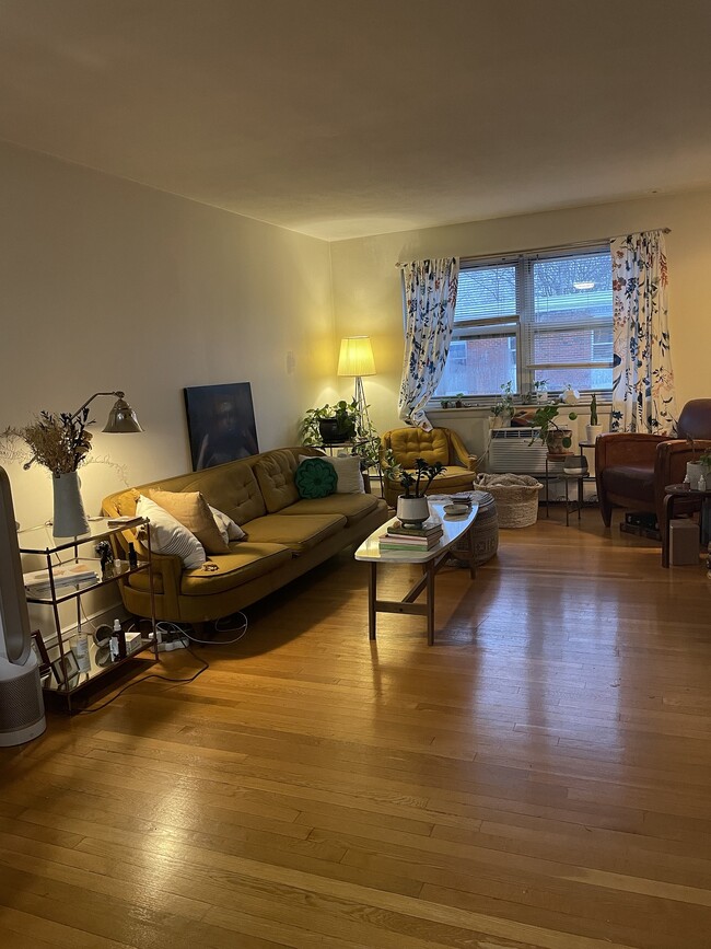 property at 8 Commonwealth Ct