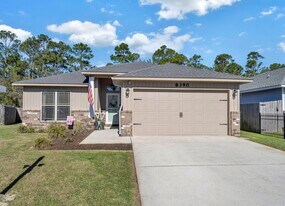 8390 Island Dr in Navarre, FL - Building Photo