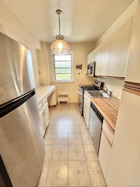 210 Pelham Rd in New Rochelle, NY - Building Photo