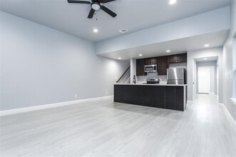415 W Elm St in Denison, TX - Building Photo - Building Photo