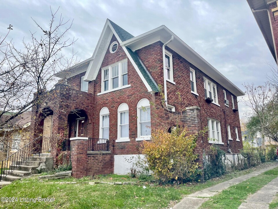 668 Lindell Ave in Louisville, KY - Building Photo