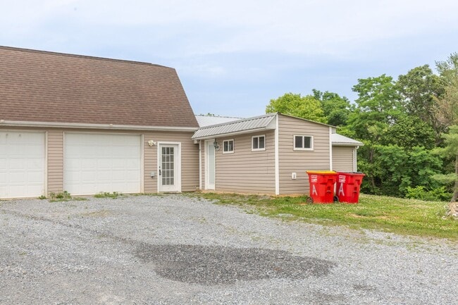 150 Avon Bend Rd in Charles Town, WV - Building Photo - Building Photo