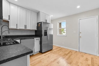 137 N Montford Ave in Baltimore, MD - Building Photo - Building Photo