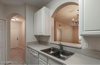 7801 Point Meadows Dr in Jacksonville, FL - Building Photo - Building Photo