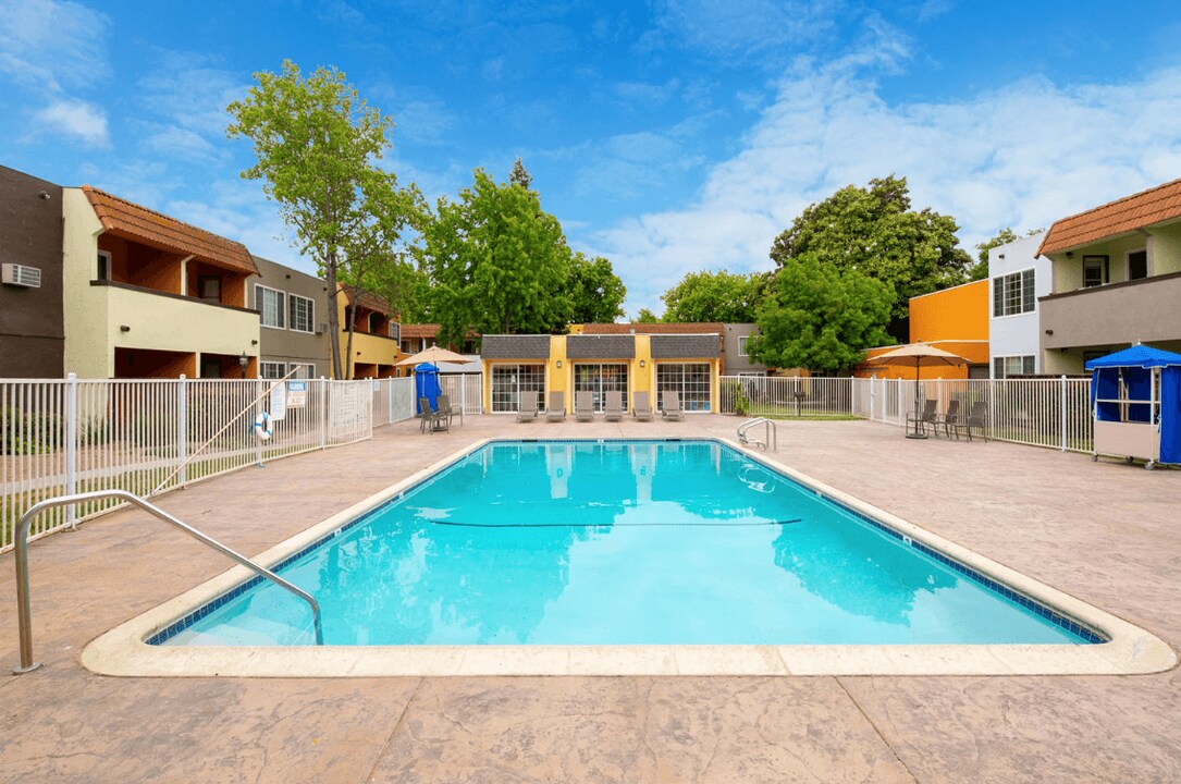 Casa Serena in Fremont, CA - Foto de edificio