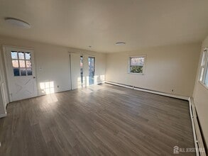 903 Park Ave in Freehold, NJ - Building Photo - Building Photo