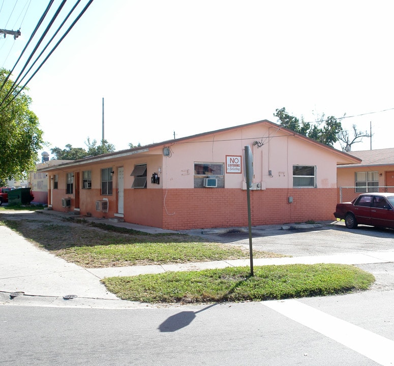 38-46 NW 6th Ave in Dania Beach, FL - Building Photo