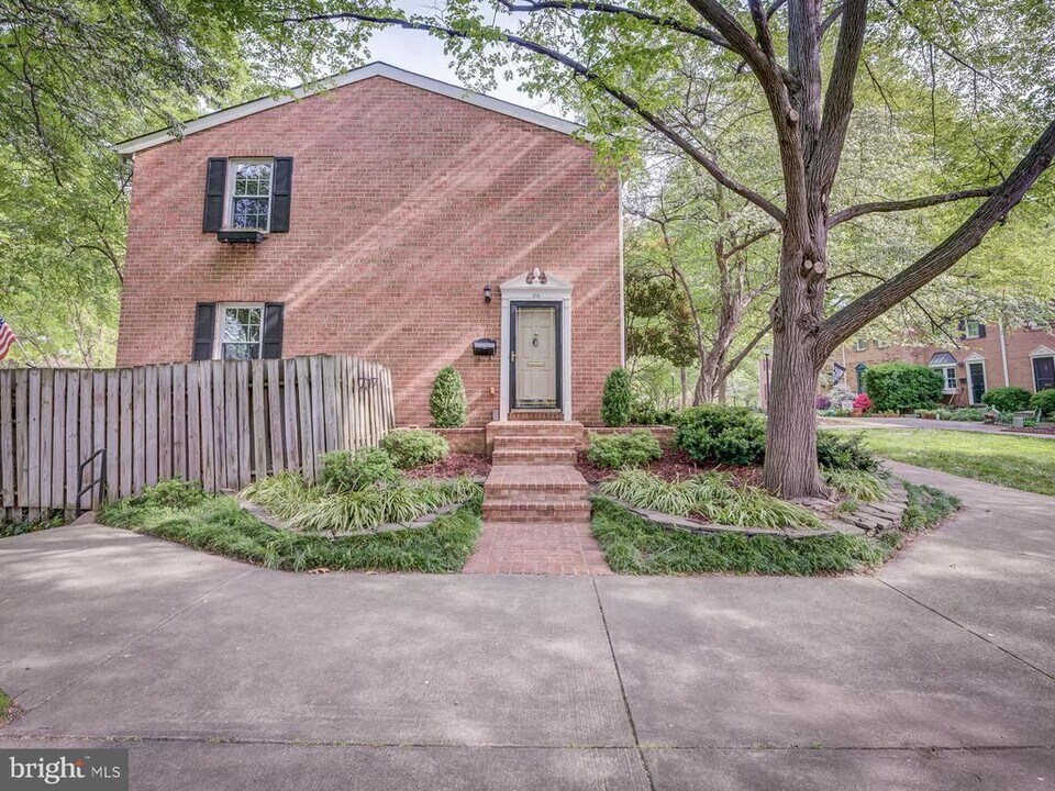 514 S Henry St in Alexandria, VA - Building Photo