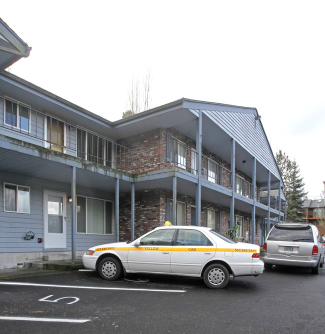 Heritage Apartments in Portland, OR - Building Photo - Building Photo