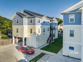 144 W 5th St in Kemah, TX - Building Photo