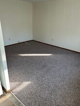 10621 W Lincoln Ave in West Allis, WI - Building Photo - Building Photo