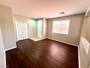 7186 Cressida Ct in Las Vegas, NV - Building Photo - Building Photo