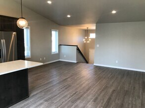 821 Cathy Dr W in West Fargo, ND - Building Photo - Building Photo