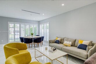 1239 Washington St in Hollywood, FL - Building Photo - Building Photo