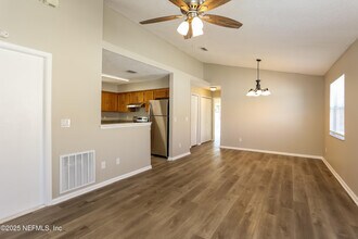 8338 Century Point Dr S in Jacksonville, FL - Building Photo - Building Photo