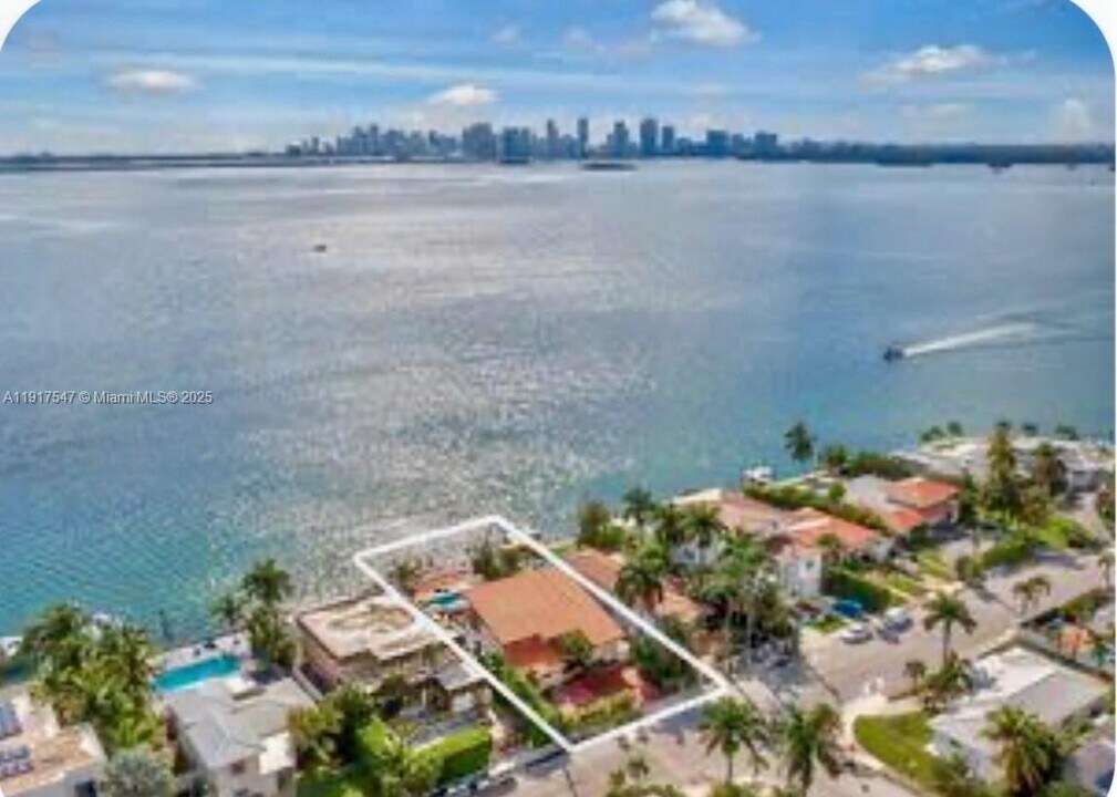 1500 S Treasure Dr in North Bay Village, FL - Building Photo