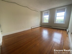 312 Tappan St, Unit 6 in Brookline, MA - Building Photo - Building Photo