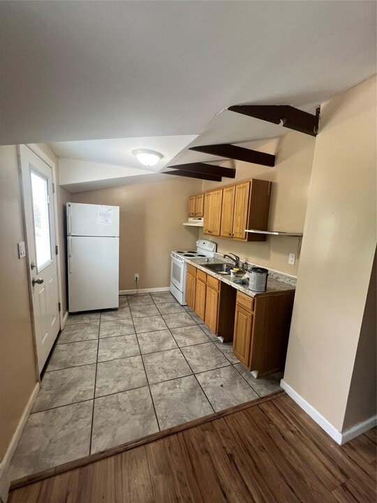 3 Van Buren St in Brentwood, NY - Building Photo