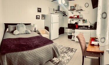 621 Fairbanks St, Unit Studio A in Houston, TX - Building Photo - Building Photo