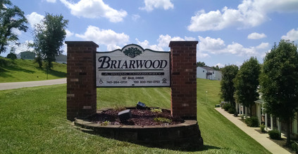 Briarwood Place in Wintersville, OH - Foto de edificio - Building Photo