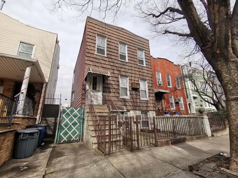 291 Devoe St in Brooklyn, NY - Building Photo