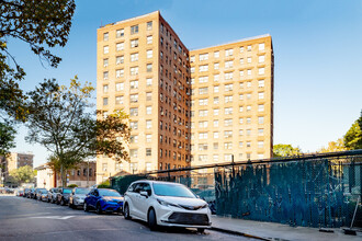 The Howard in Rego Park, NY - Building Photo - Building Photo