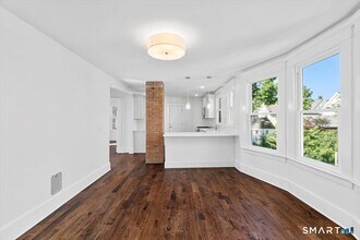 954 Elm St in New Haven, CT - Building Photo - Building Photo