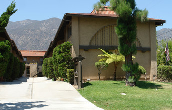 125 Esperanza Ave in Sierra Madre, CA - Building Photo - Building Photo