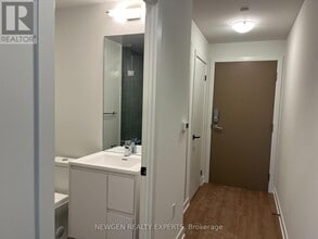 5 Quarrington Ln in Toronto, ON - Building Photo - Building Photo