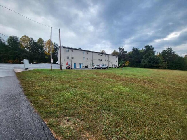 Cedar Green Apartments in Walkertown, NC - Foto de edificio - Building Photo