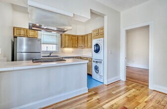 14 Holton St, Unit 1 in Medford, MA - Building Photo - Building Photo