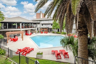 4443 Ocean Drive in Corpus Christi, TX - Foto de edificio - Building Photo