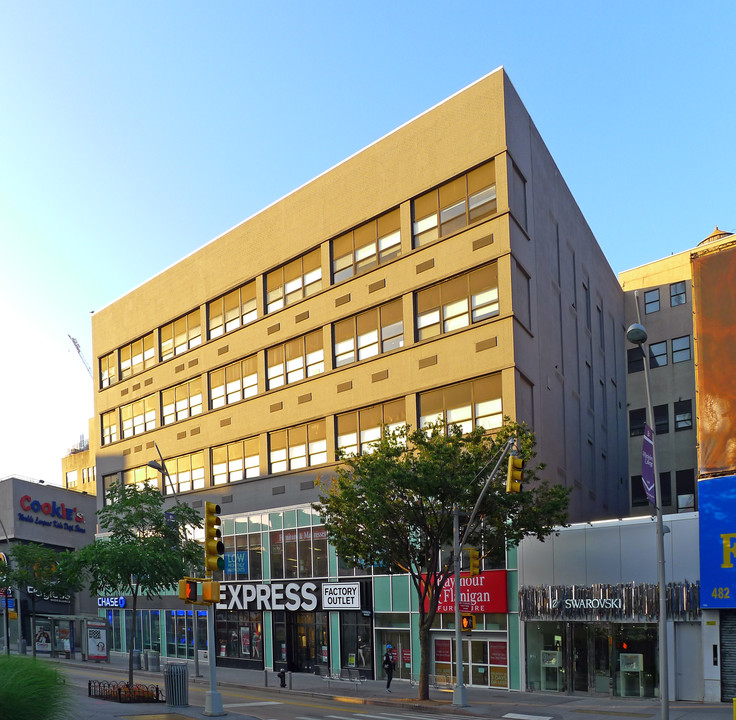 490 Fulton St in Brooklyn, NY - Foto de edificio